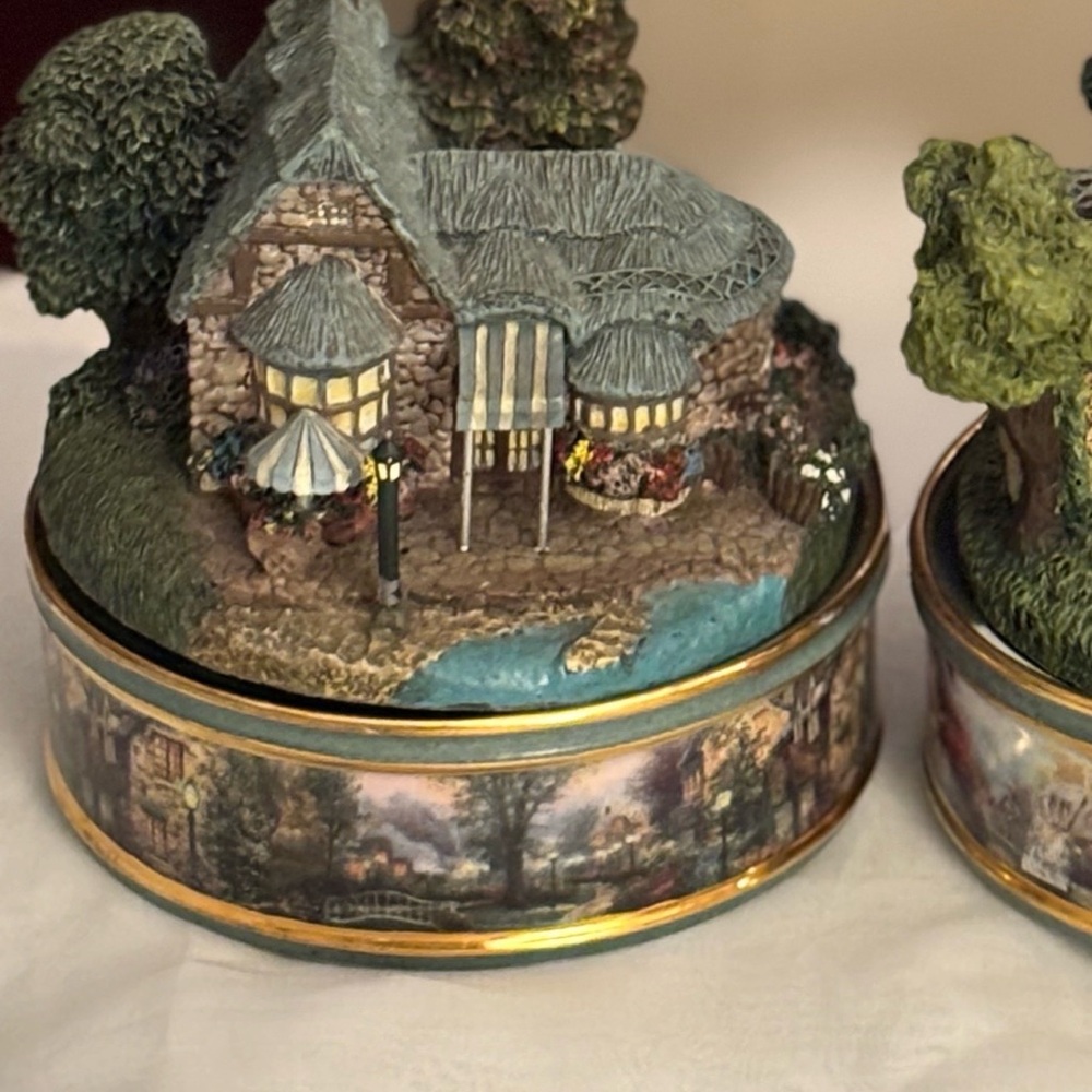 Vintage Pair of Thomas Kinkade Music Boxes - Picture 2 of 2